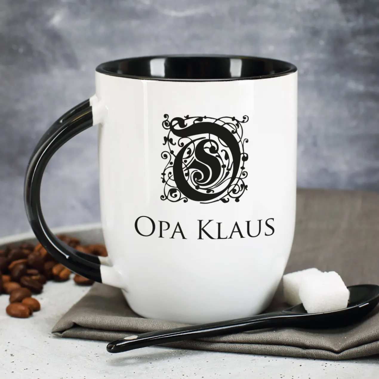 Tasse mit Monogramm