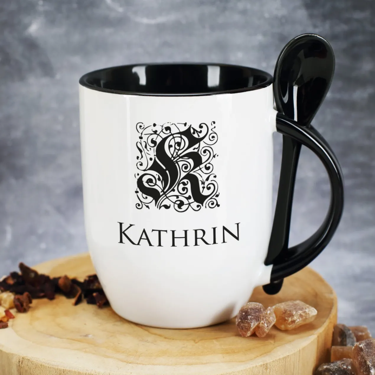 Tasse mit Monogramm