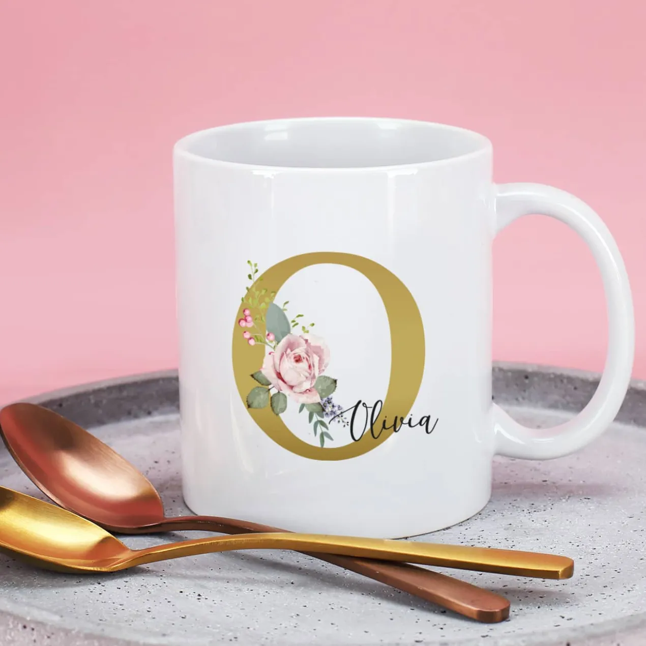 Tasse mit Rosen-Monogramm und Name