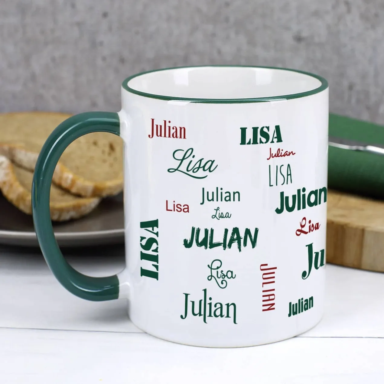Tasse mit zwei Namen in verschiedenen Schriftarten