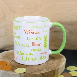 Tasse mit zwei Namen in verschiedenen Schriftarten