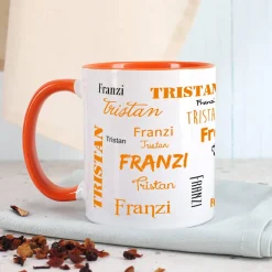 Tasse mit zwei Namen in verschiedenen Schriftarten