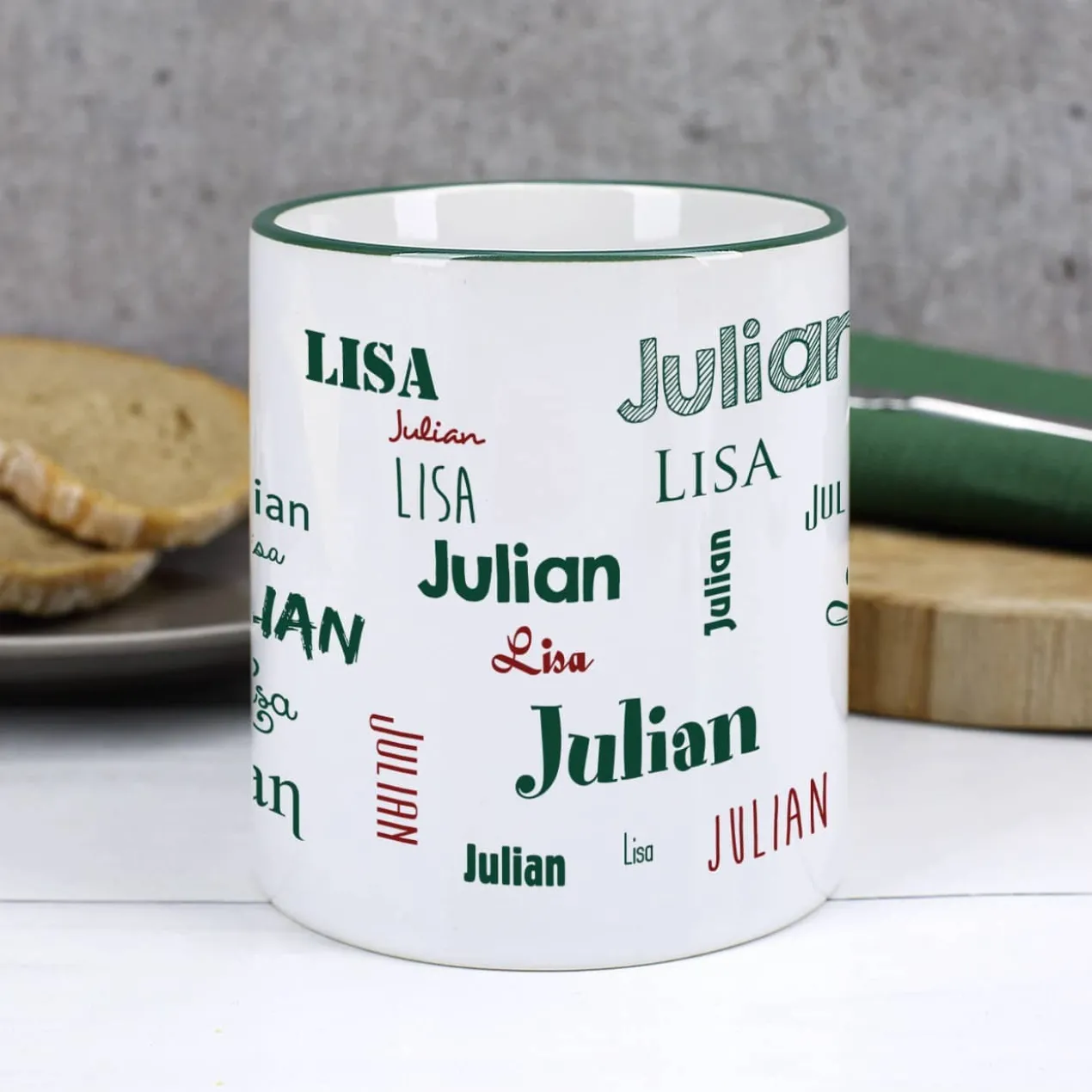 Tasse mit zwei Namen in verschiedenen Schriftarten