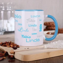 Tasse mit zwei Namen in verschiedenen Schriftarten