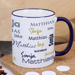 Tasse mit zwei Namen in verschiedenen Schriftarten