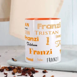 Tasse mit zwei Namen in verschiedenen Schriftarten