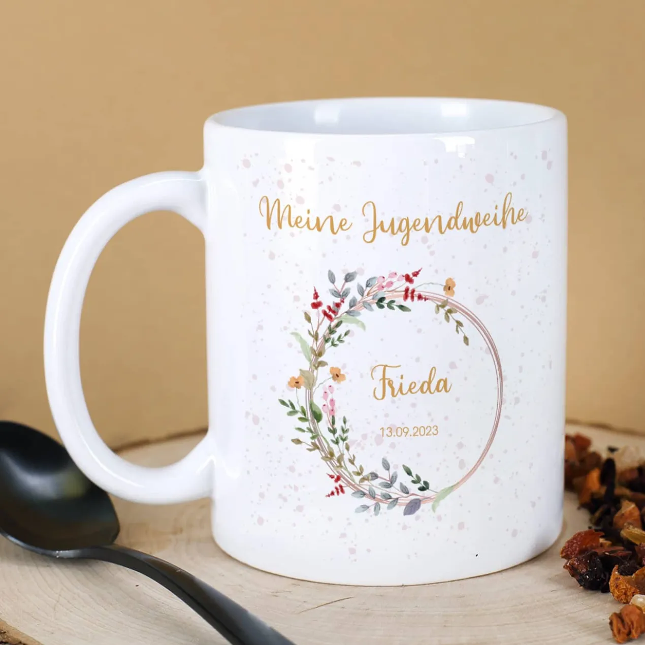 Tasse zur Jugendweihe mit Wildblumenmotiv im Watercolor Stil mit Name und Datum