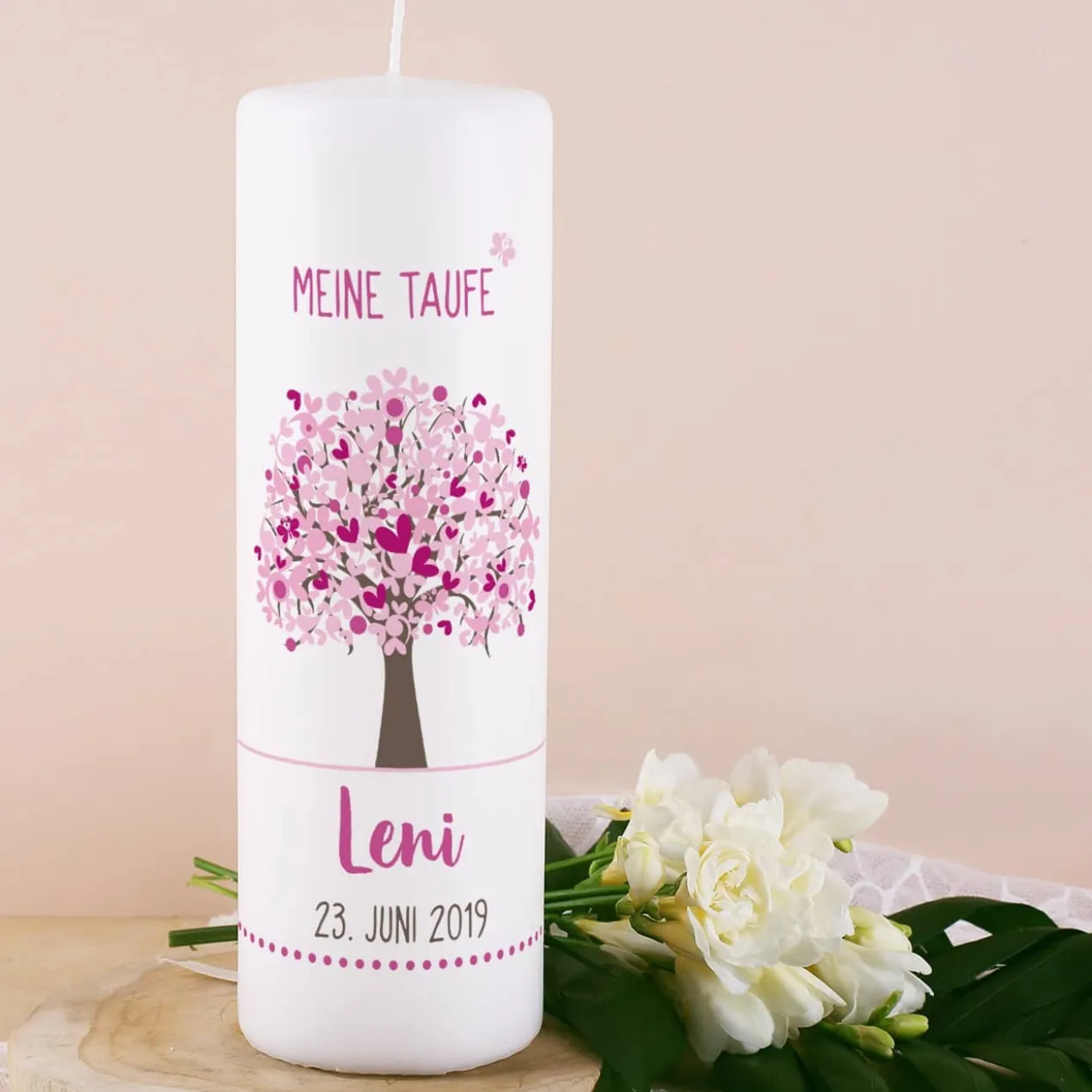 Taufkerze mit Lebensbaum in rosa, Name, Datum und Taufspruch