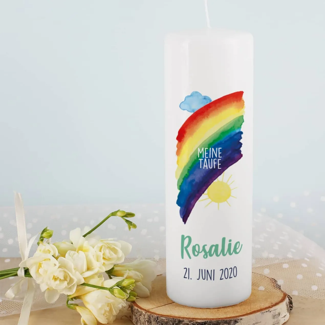 Taufkerze mit Regenbogen, Name, Datum und Taufspruch