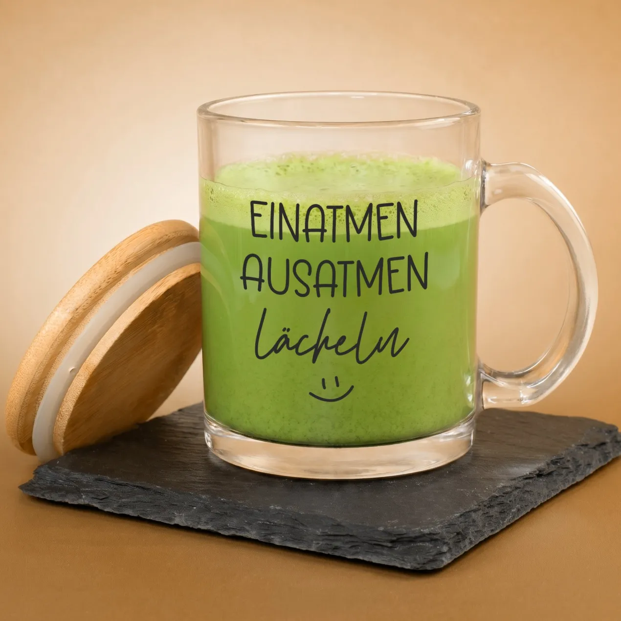 Teeglas 'Einatmen, Ausatmen, Lächeln' | Tasse aus Glas mit Holz Deckel als Geschenkidee