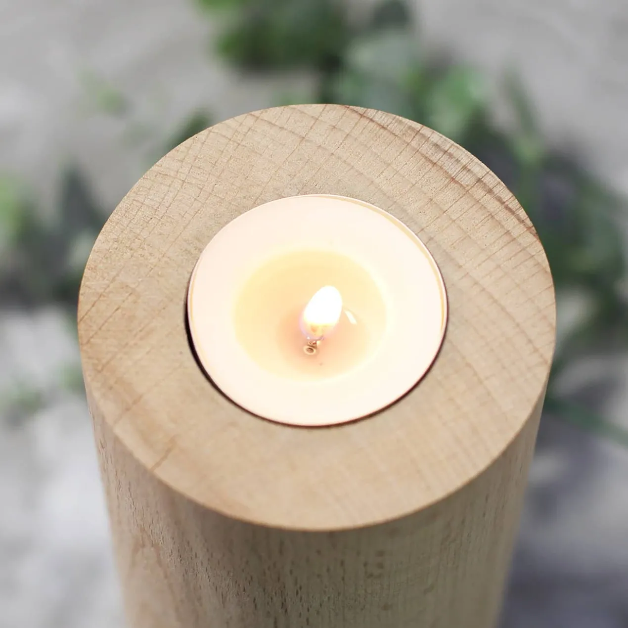 Teelicht aus Holz bedruckt mit drei Wunschtextzeilen