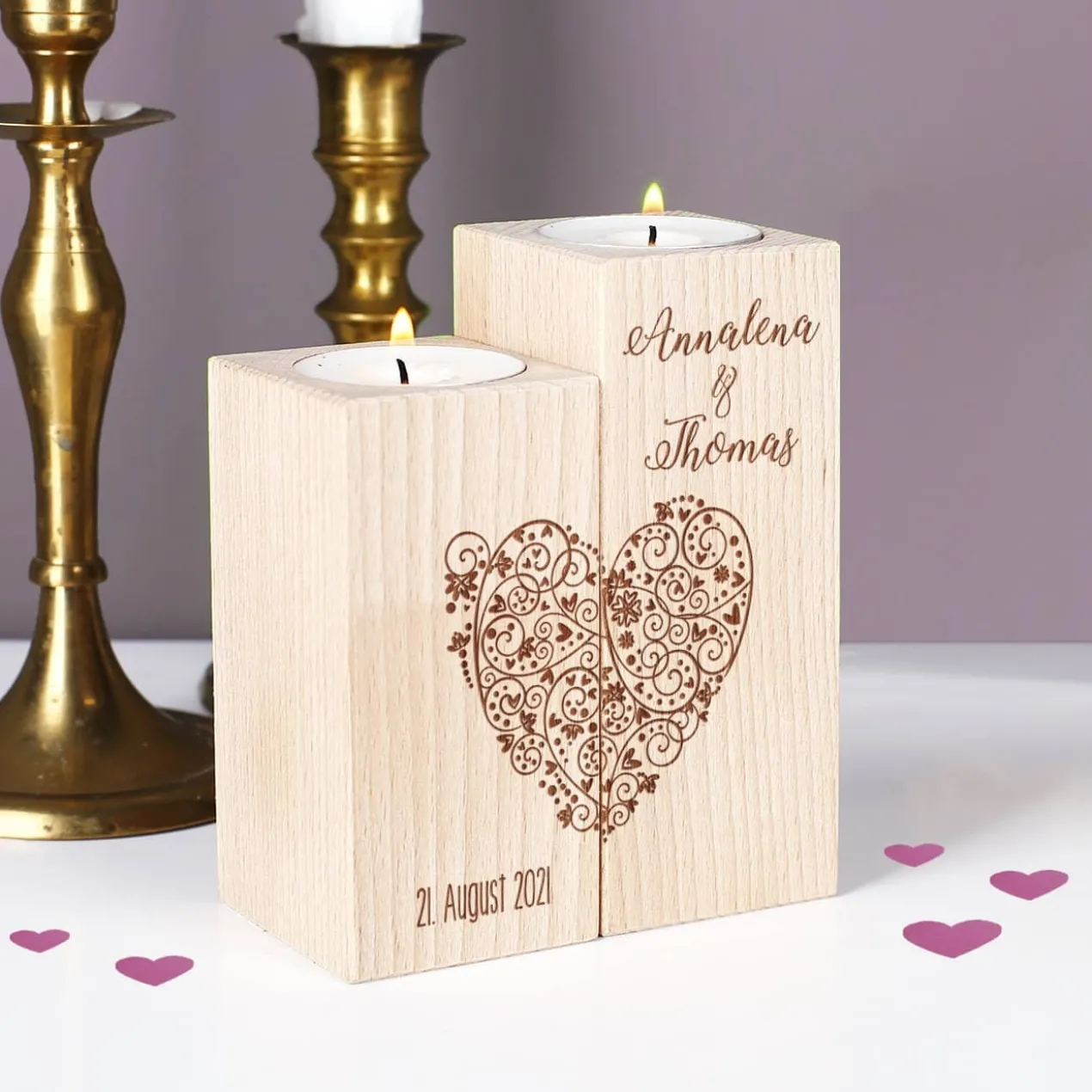 Teelichthalter aus Holz mit graviertem Herz, Namen und Datum - 2er Set