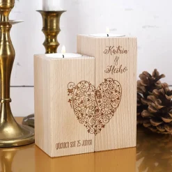 Teelichthalter aus Holz mit graviertem Herz, Namen und Datum - 2er Set
