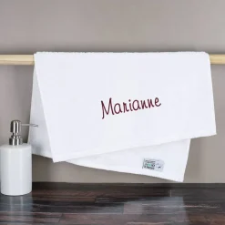 4-teiliges Handtuchset in Weiß mit Name bestickt