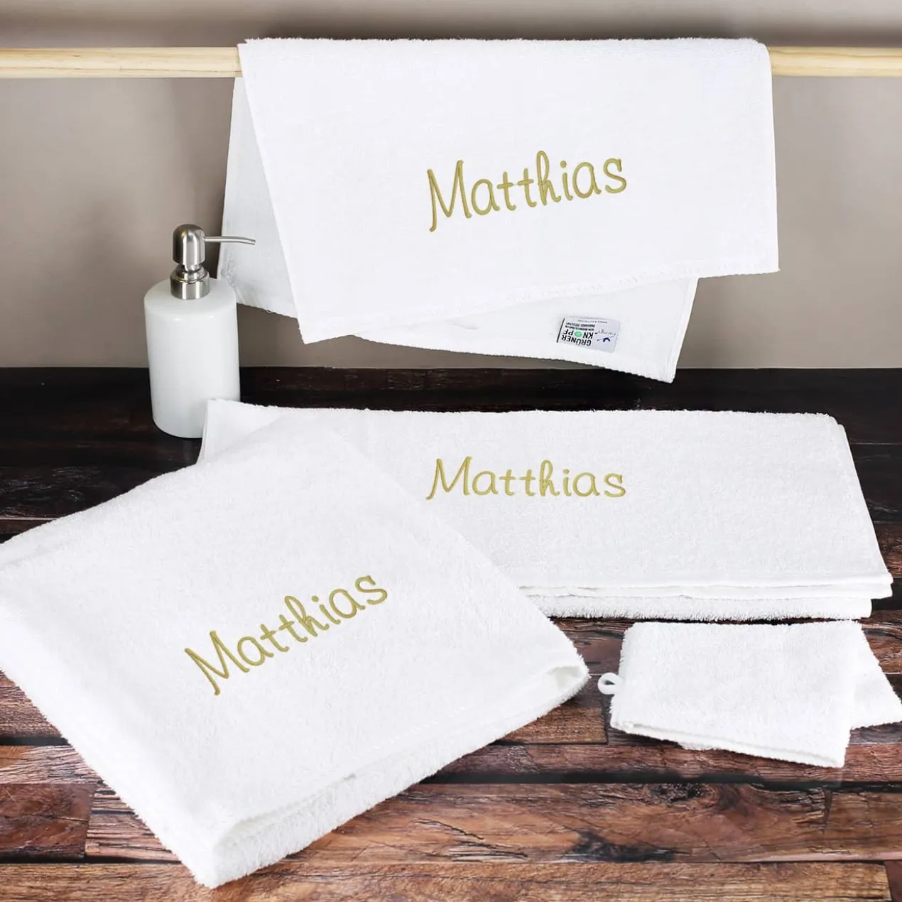 4-teiliges Handtuchset in Weiß mit Name bestickt