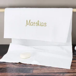 4-teiliges Handtuchset in Weiß mit Name bestickt