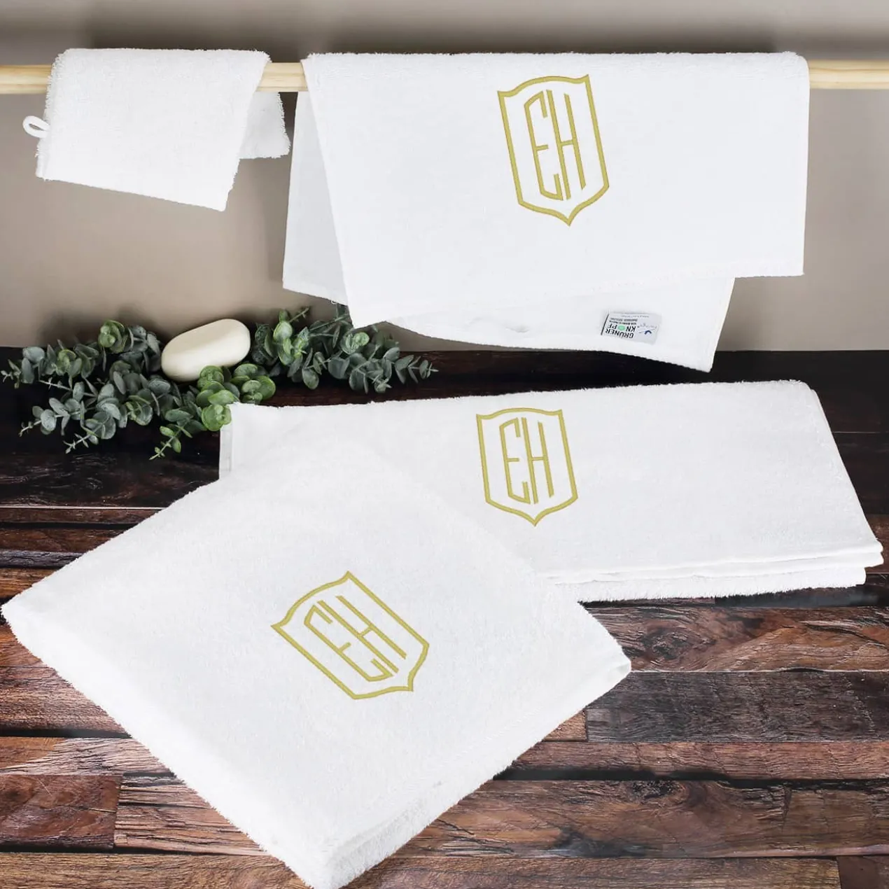 4-teiliges Handtuchset in Weiß mit Initialen bestickt in Silber oder Gold