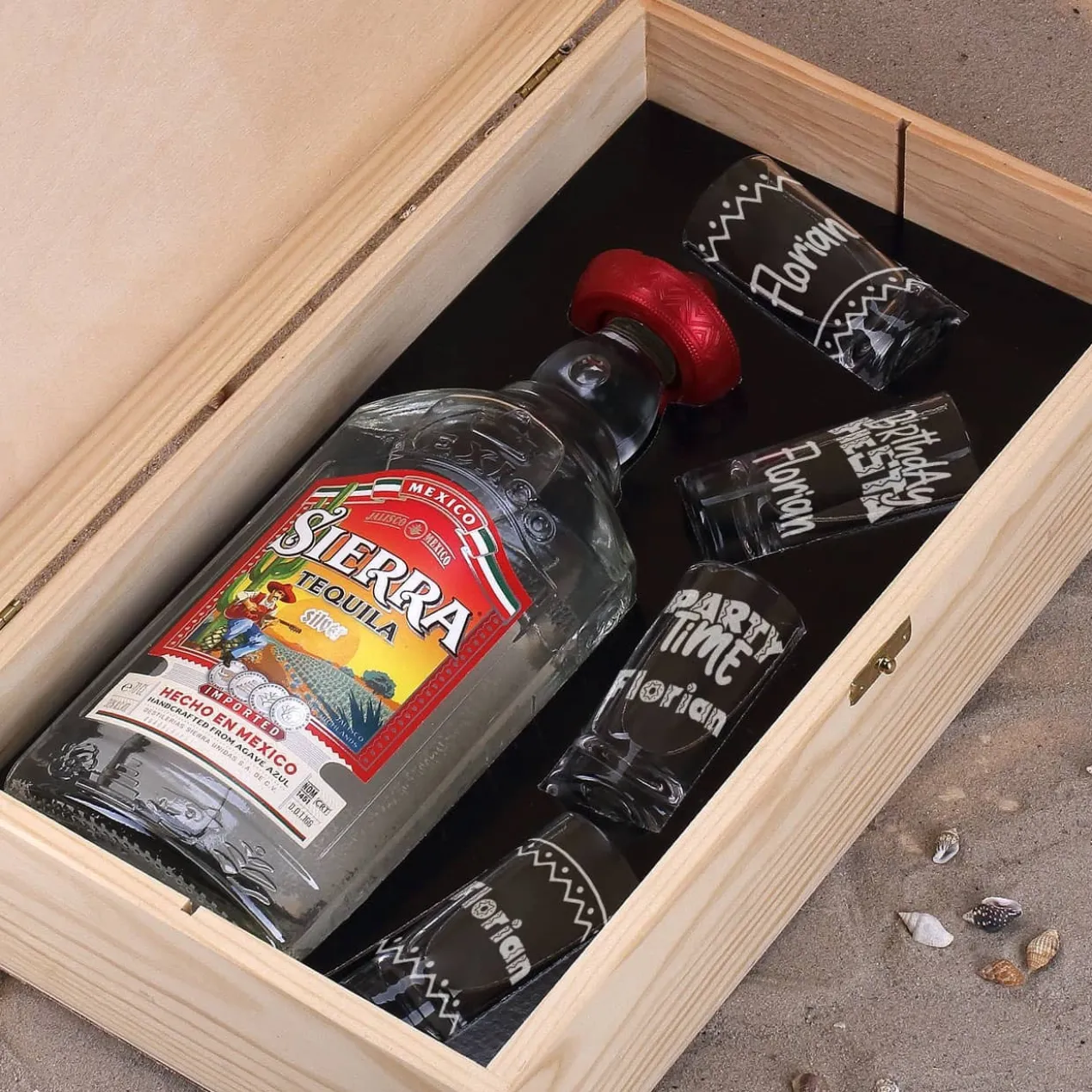 Tequila-Set "Birthday Fiesta" mit vier Shotgläsern, Sierra Tequila und Geschenkkiste