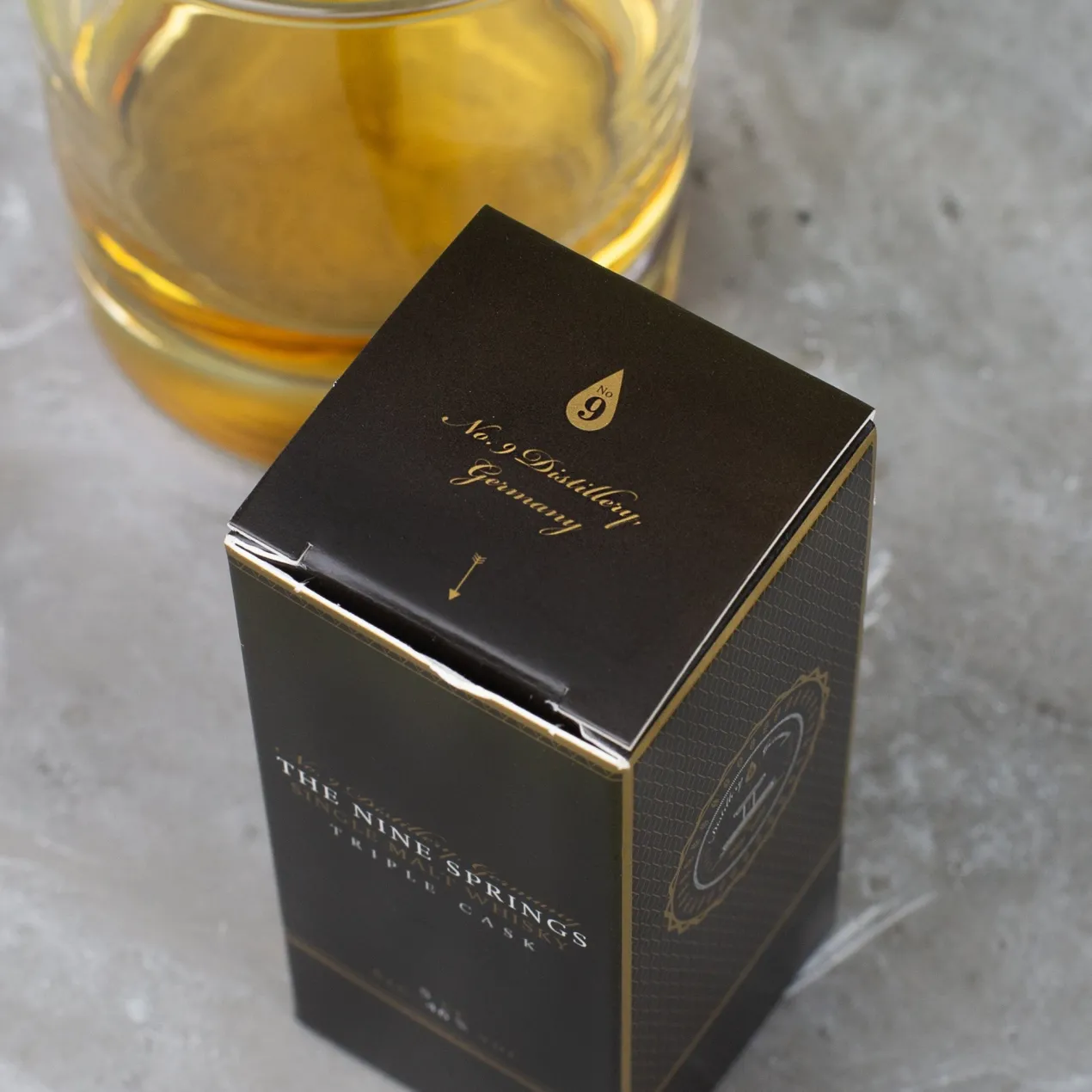 The Nine Springs - Triple Cask Single Malt Whisky aus dem Eichsfeld in Thüringen | Miniaturflasche