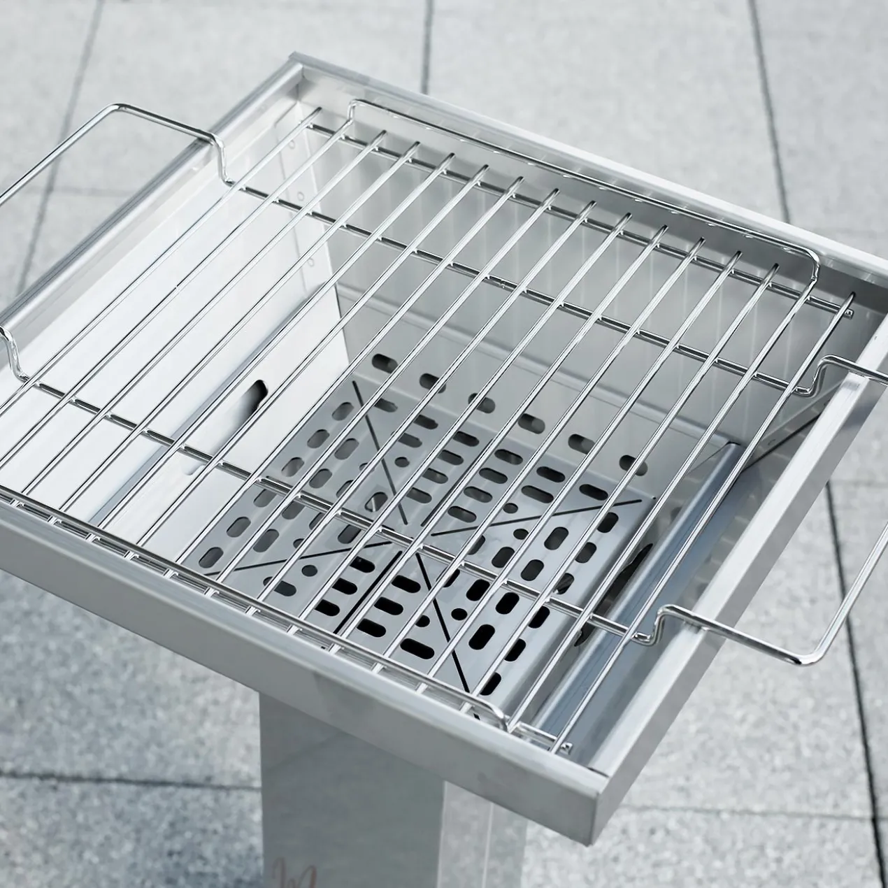 Thüros T2 Kaminzuggrill aus Edelstahl als persönliches Geschenk zur Hochzeit | Hochwertiger Grill