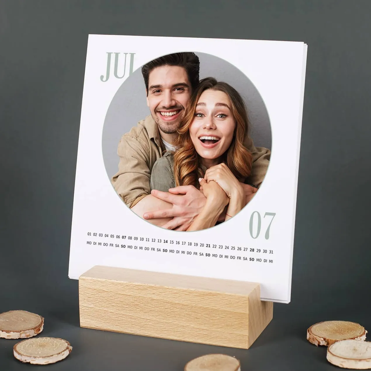 Tischkalender mit runden Fotos bedruckt - individuell gestaltbar