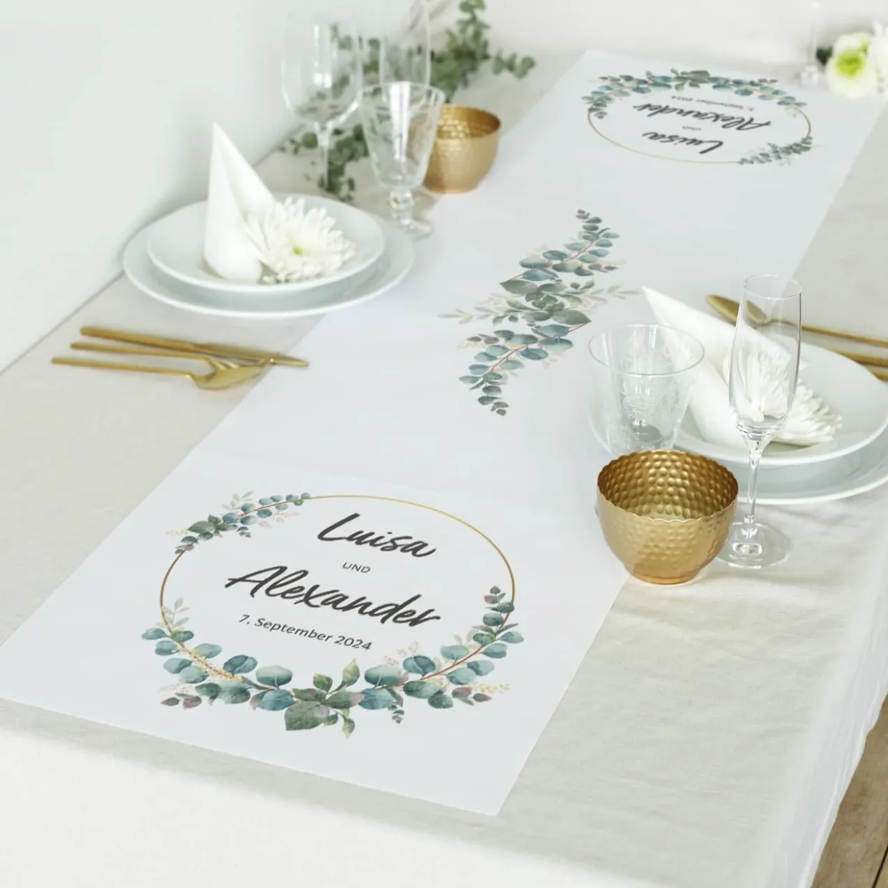 Tischläufer zur Hochzeit mit Eukalyptus-Motiv, Namen und Datum - in zwei Längen