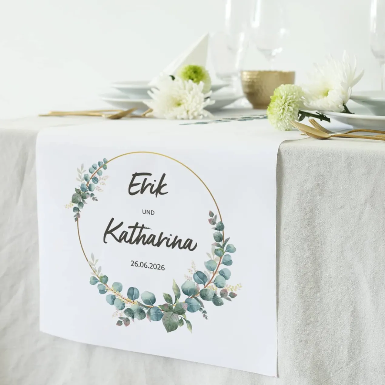 Tischläufer zur Hochzeit mit Eukalyptus-Motiv, Namen und Datum - in zwei Längen
