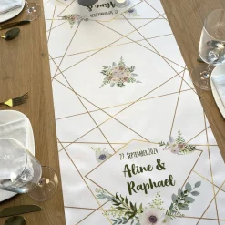 Tischläufer zur Hochzeit mit Namen, Datum & Blüten - in zwei Längen