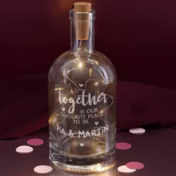 Together... gravierte Geschenkflasche mit Namen des Paares und LED-Flaschenlicht