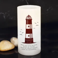 Trauerkerze LED mit Leuchtturm, Name und Datum bedruckt
