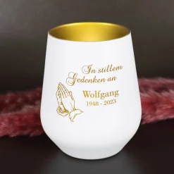 Trauerwindlicht - In stillem Gedenken an - mit betenden Händen und Name