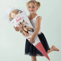 Traumhafte Schultüte mit Pferd, Blumen, Punkten und Name