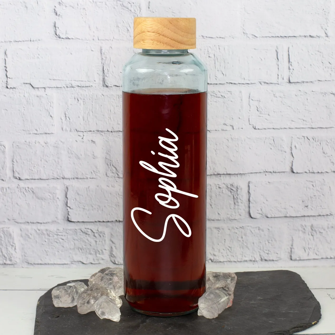 Trinkflasche aus Glas mit Name personalisiert 600 ml | Handmade Flasche mit Holzdeckel als Geschenk