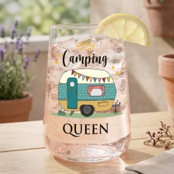 Trinkglas als Geschenk für Camperinnen & Camping Urlaub | Camping Queen mit Wohnwagen | Glas 430 ml