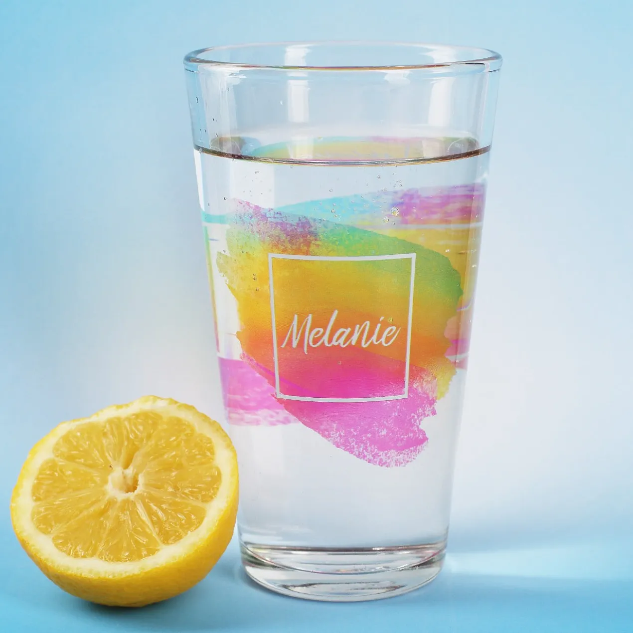 Trinkglas mit Namen im Watercolor-Design