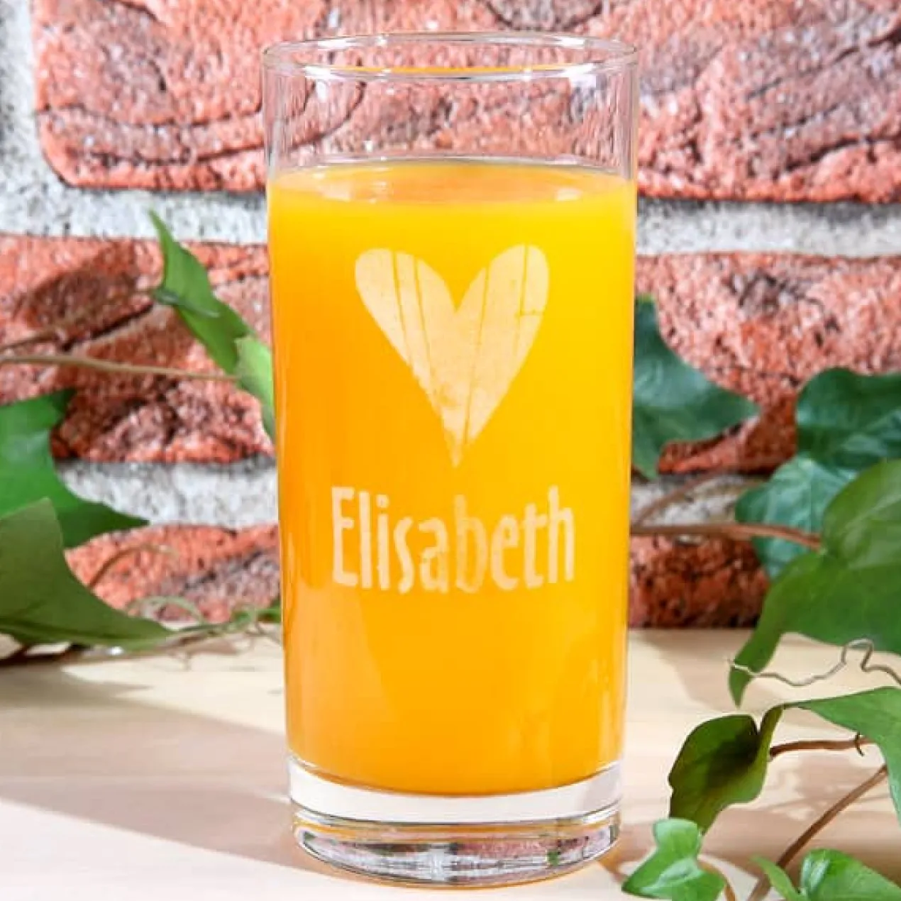 Trinkglas mit Name- und Herzgravur