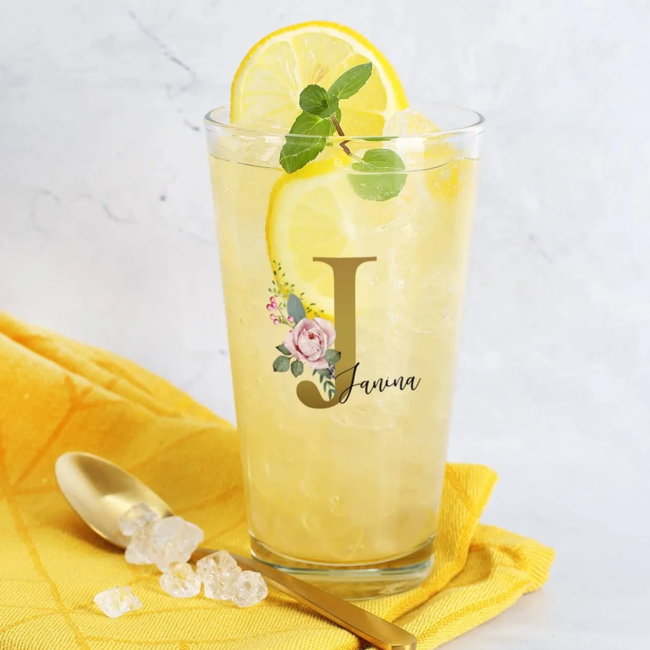 Trinkglas mit Rosen-Monogramm und Name