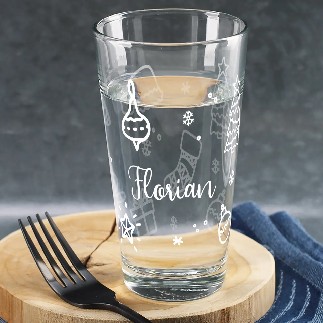 Trinkglas personalisiert mit Name und weihnachtlichen Ornamenten | Geschenk zu Weihnachten | 300 ml