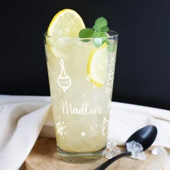 Trinkglas personalisiert mit Name und weihnachtlichen Ornamenten | Geschenk zu Weihnachten | 300 ml