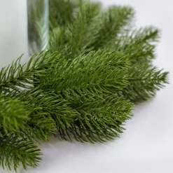 Türkranz mit personalisierter Kugel 'Willkommen' und Wunschgravur zu Weihnachten in Rot oder Weiß