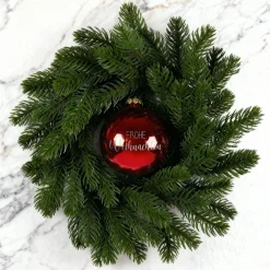 Türkranz & Wandschmuck mit gravierter Kugel 'Frohe Weihnachten' in Rot oder Weiß | Weihnachtsdeko