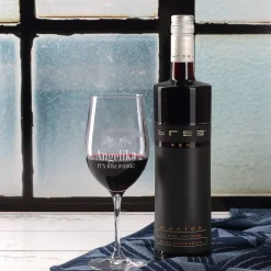 Träume gehen nie in Rente - Wein-Set mit graviertem Glas