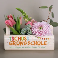 Tschüss Grundschule - Präsentkorb Pflanzkiste als Abschiedsgeschenk für Lehrer