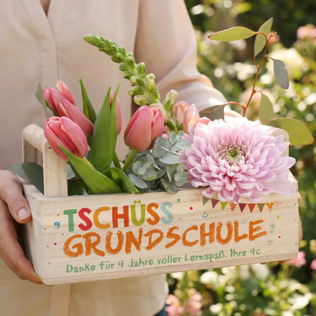 Tschüss Grundschule - Präsentkorb Pflanzkiste als Abschiedsgeschenk für Lehrer