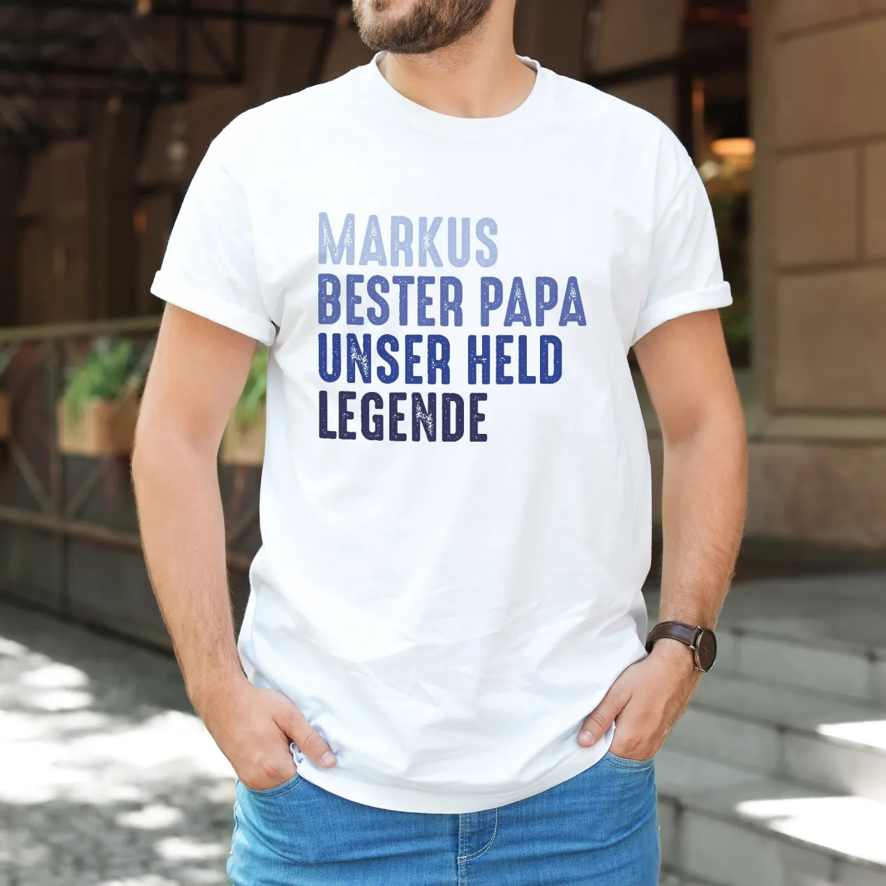 T-Shirt für Männer zum Vatertag, Geburtstag & Co. | personalisiert mit Wunschtext | Weiß