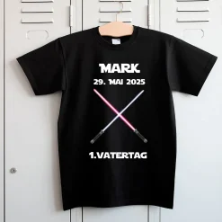 T-Shirt für Papas zum Vatertag o. Geburtstag mit Lichtschwert Motiv | Personalisiert | Schwarz