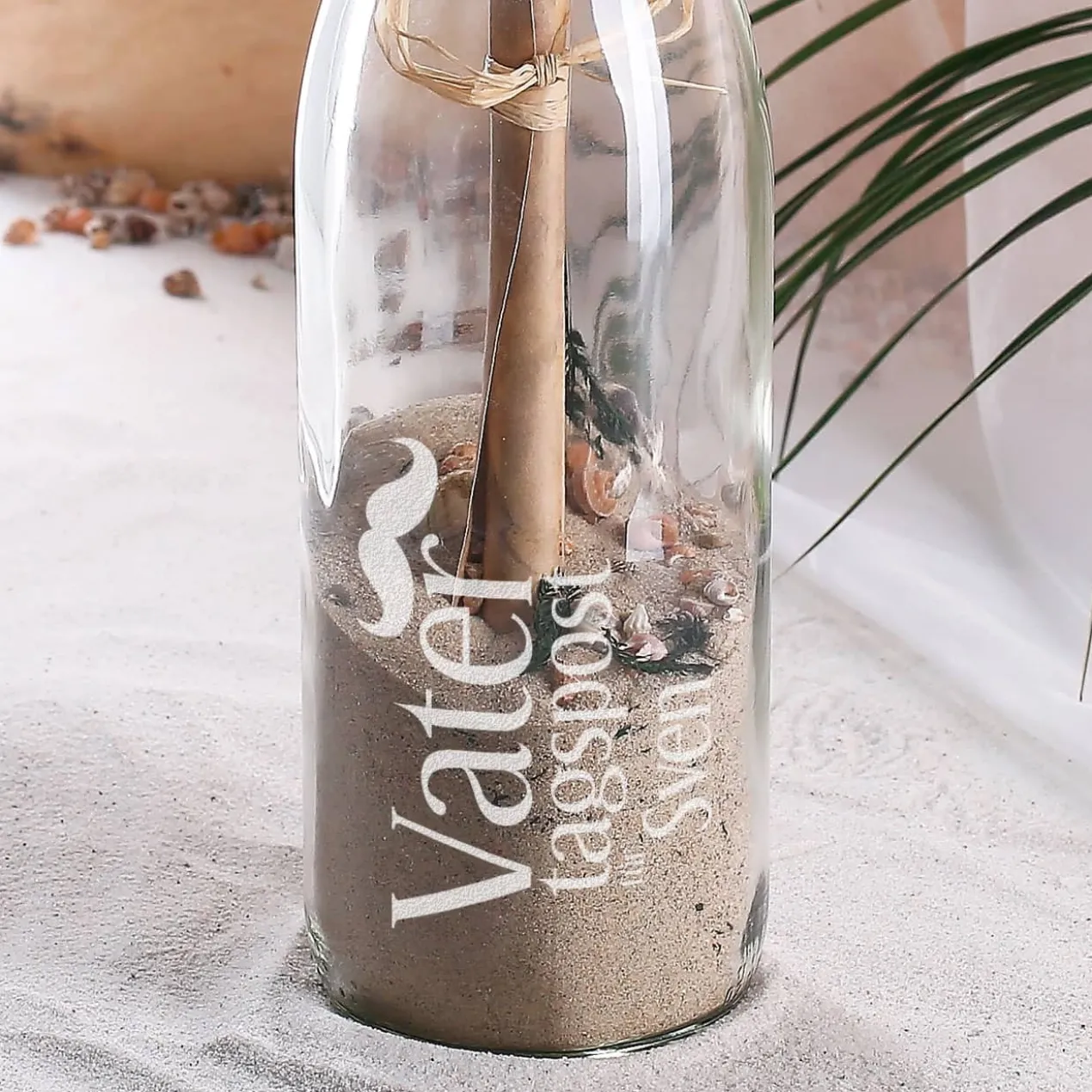 Vatertagspost in gravierter Flasche mit Dekoration
