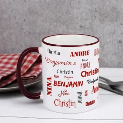 Vier Namen - Familientasse mit dunkelrotem Rand und Henkel