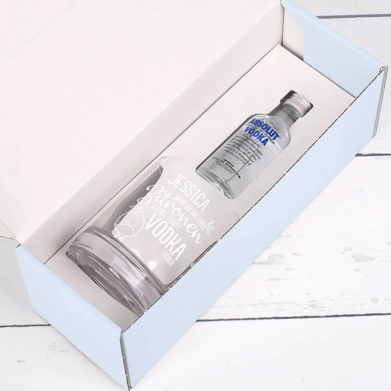 Vodka Lemon Geschenk-Set mit graviertem Glas und 1 kleine Flasche Absolut Vodka