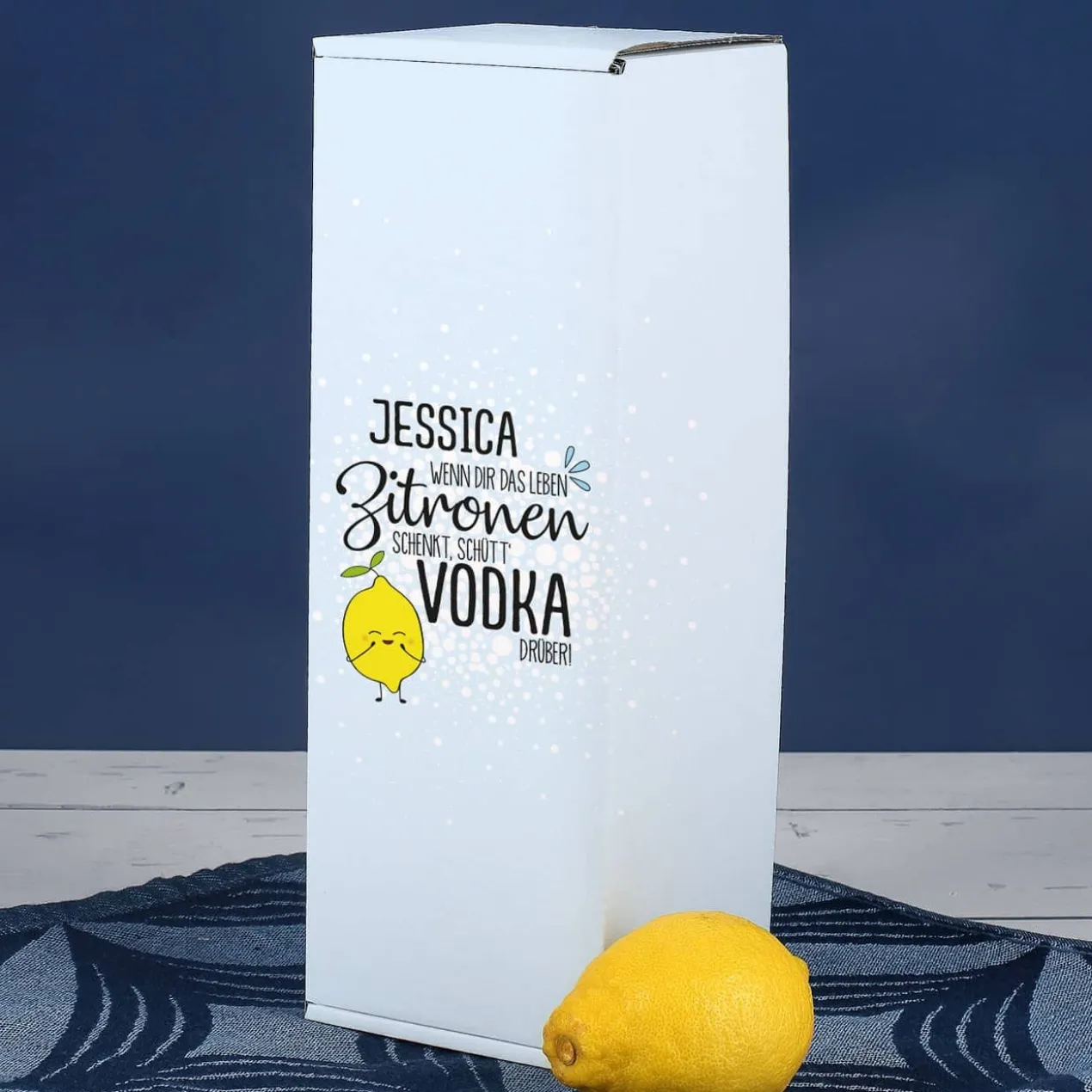 Vodka Lemon Geschenk-Set mit graviertem Glas und 1 kleine Flasche Absolut Vodka